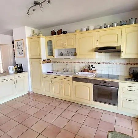 Apartment T3 Avec Garage Privatif, Terrasse, A 400m Des Plages Et Proches Commerces - Fr-1-316-229 *